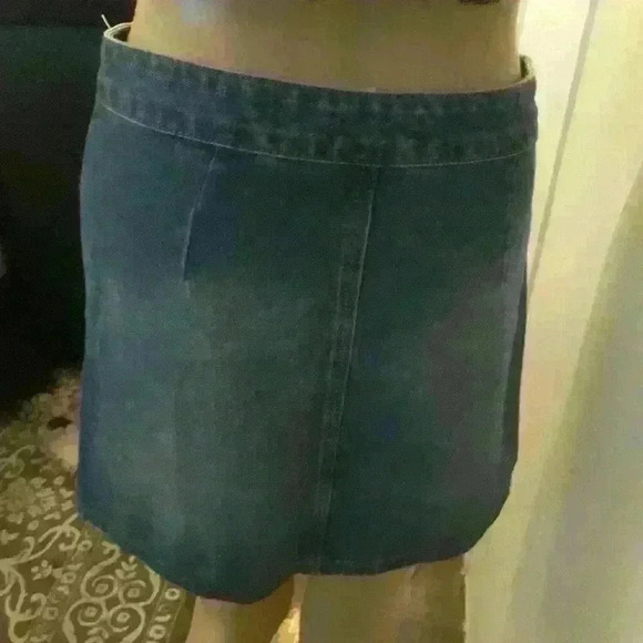 Forever 21 distress mini Jean skirt in excellent condition  S small - Picture 5 of 6